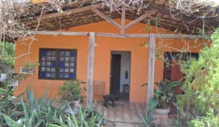 Casa-Vende, 3 quartos, próx. a Rota do Sol, quase em frente ao Estádio.