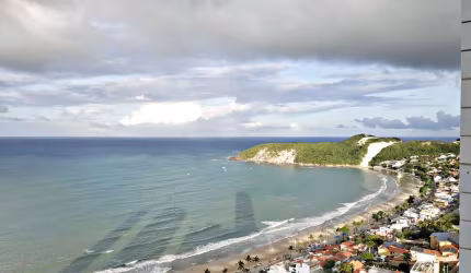 Apartamento de frente para o Mar, 200 m da praia, 2 suítes, piscina, wifi. Blue Ocean