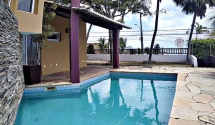 Linda casa à venda, na orla de Ponta Negra, vista/mar, piscina e churrasqueira.