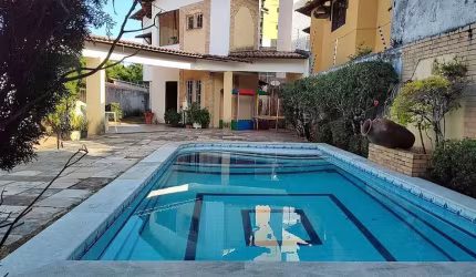 Linda casa em Capim Macio, com 4 suítes