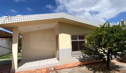 Oportunidade! Casa no conjunto Ponta Negra, 3 qtos, sendo 1 suíte.