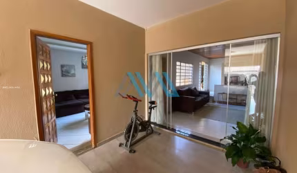 Casa para Venda em Londrina, Coliseu, 3 dormitórios, 1 suíte, 2 banheiros, 1 vaga