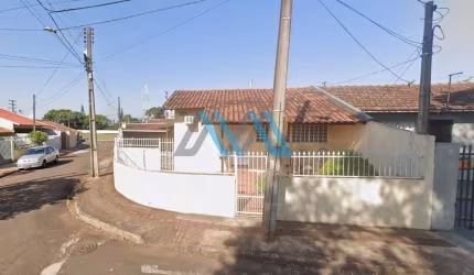 Casa para Venda em Londrina, Conjunto Habitacional Flores, 3 dormitórios, 1 banheiro, 3 vagas