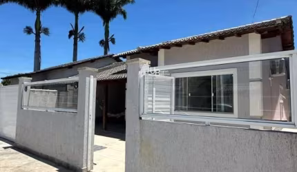 Excelente casa de 2 quartos e garagem em Saquarema