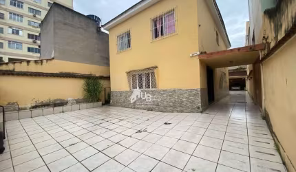 Excelente Casa de vila com 4 quartos e 6 vagas de garagem em Todos os Santos