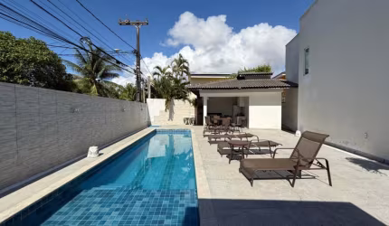 Alugo Excelente Casa 4/4 suítes com energia Solar em Buraquinho