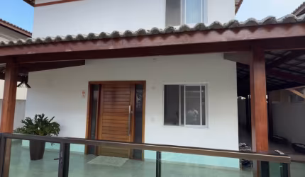 Excelente Casa Nascente 4 quartos, suíte e varanda, Vila de Abrantes.