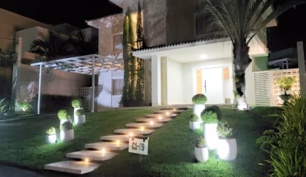 Excelente Casa PORTEIRA FECHADA no Alphaville Litoral Norte I Abrantes