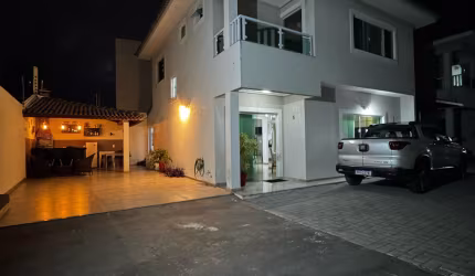 Excelente Casa 4/4 com energia solar em Pitangueiras - Lauro de Freitas