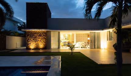 Magnifica Casa 4/4 suítes Mobiliada com energia solar Busca vida
