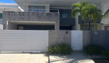 Linda casa de alto padrão para venda Priscila Dutra, Buraquinho!