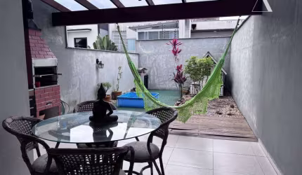 Casa com 3 dormitórios à venda, 132 m² por R$ 697.000,00 - Saguaçu - Joinville/SC