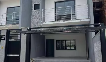 Casa com 3 dormitórios à venda, 149 m² por R$ 990.000,00 - América - Joinville/SC