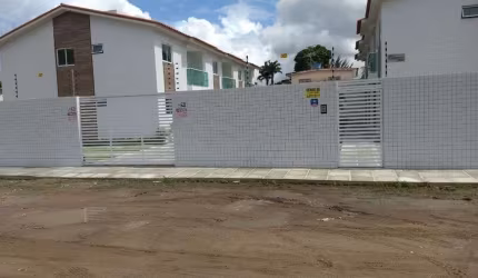 Casa para venda possui 67 metros quadrados com 3 quartos em Cordeiro - Recife - Pernambuco