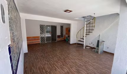 Casa Grande de 286m² no Centro de Jardim São Paulo | Recife | PE