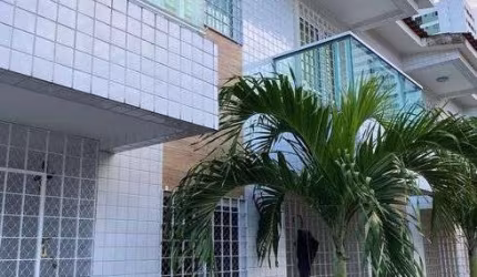 Casa duplex em condomínio fechado próximo a Caxangá