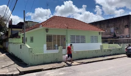 Casa para venda com 6 quartos em Cordeiro - Recife - Pernambuco