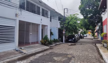 'Viva com Segurança e Conforto: Casa Espaçosa em Condomínio Exclusivo no Poço da Panela'