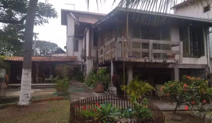Casa à Venda em Niterói-RJ, Bairro Piratininga: 4 quartos, 1 suíte, 2 salas, 3 vagas, 220m² de área.