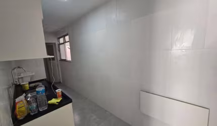 Aluguel de Apartamento Impecável em Santa Rosa, Niterói-RJ: 02 Quartos, 1 Sala, 1 Banheiro e 1 Vaga de Garagem!