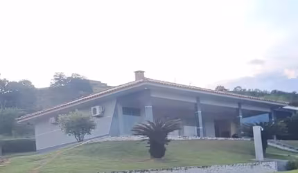 LINDA CASA EM CONDOMINIO NO LAGO DE BOA VISTA DA APARECIDA