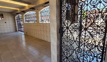 Linda Casa com Edícula  por $480mil em Santos