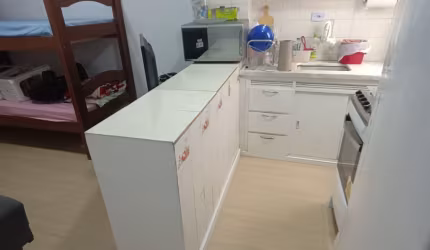 Linda Kitnet Mobiliada ha 200mts da Praia $170mil