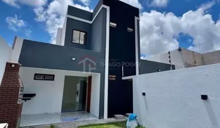 Casa duplex com 90m2 e piscina no José Américo