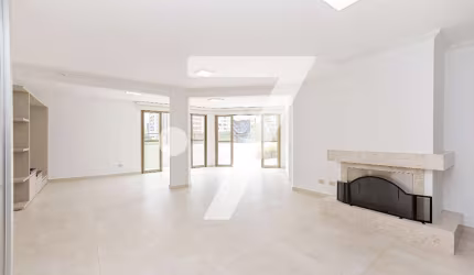 Apartamento com 331.26 m², 4 quartos sendo 1 suíte à venda no bairro Champagnat.
