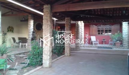 Casa à Venda no Bairro Teixeira Dias
