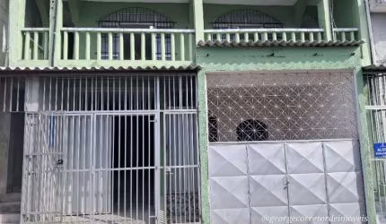 Casa ampla duplex 324 m² construída, dividido em 3/4, um suíte, duas salas, varanda, nascente, 4 vagas, reformada, alugar no Cabula VI Salvador