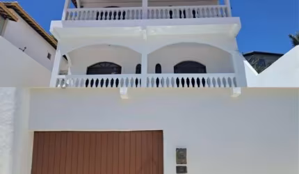 Imponente Casa de 4 quartos com vista mar e piscina em Pituaçu, Salvador - Reformada, 480m² - Oportunidade!