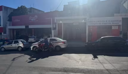 Loja Ponto comercial medindo 140 m² no Largo do Tanque São Caetano ao lado do Bradesco para alugar em Salvador