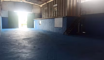 Galpão com 300 m² no Centro Empresarial Sueli portaria 24 horas pé direito medindo 6 metros, 3 salas em Águas Claras Br 324 alugar em Salvador Bahia