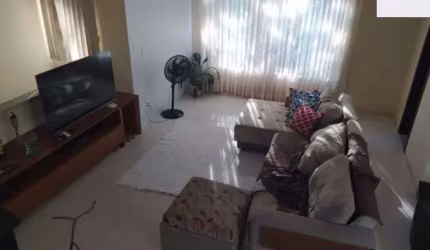 Casa ampla com 313 m² de construída em condomínio fechado mobiliada dividida em 3/4 sendo 3 Suites piscina área gourmet vender em Piata de Itapua SSA