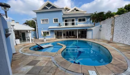 Jacarepaguá | Casa Duplex de 3 Quartos com 335m²