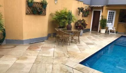 Casa Duplex a Venda com 5 Quartos no Condomínio Bosque dos Esquilos