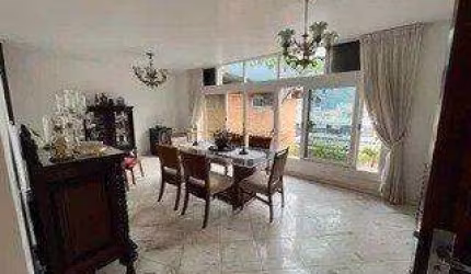 Botafogo | Casa Duplex de 4 Quartos com 280m²