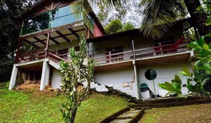 Casa estilo Chácara em Jacarepaguá de 3 Quartos com 1.200 m²