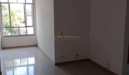 Apartamento na Freguesia de 2 Quartos com 60 m²