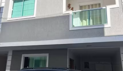 Casa Triplex a Venda na Taquara