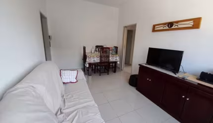 Apartamento com 2 quartos e dependência em Botafogo