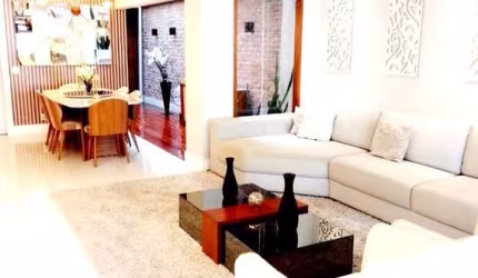 Casa Triplex com 5 Quartos na Barra da Tijuca