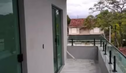 Casa triplex com 3 quartos no Pechincha em Jacarepaguá