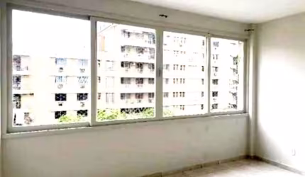 Apartamento com 2 quartos e dependência completa na Tijuca