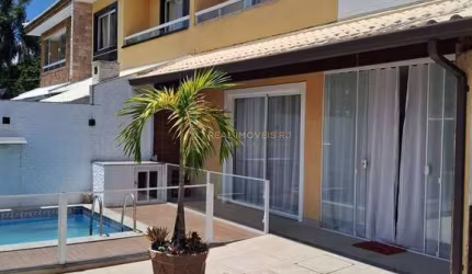 Casa Duplex com 4 Quartos em Vargem Pequena
