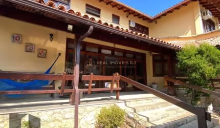 Locação de Casa com 7 Quartos na Barra da Tijuca