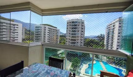 Apartamento a Venda com 3 Quartos no Condomínio Barra Central Park
