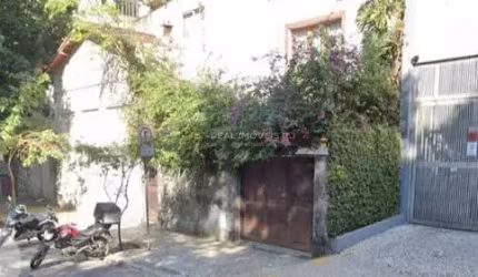 Casa com Piscina a Venda em Laranjeiras