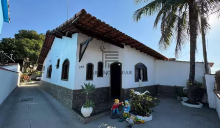 Casa em Araruama, 8 quartos ( 3 suítes ) - R$ 1.300.000,00 - Centro